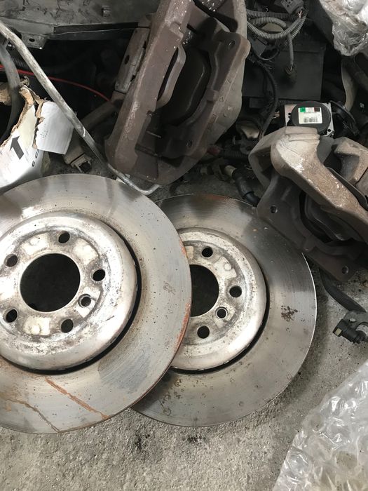 дискове с спирачни апарати бмв 348мм Ф10 ф11 Е60