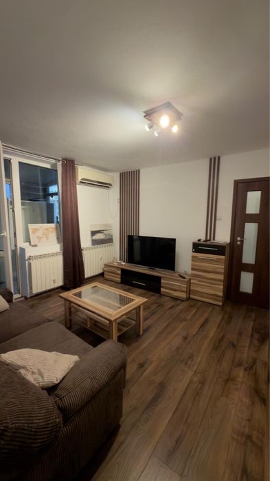 Închiriez apartament 3 camere | 72 mp + balcon închis 8 mp | 2 băi | Mobilat și utilat