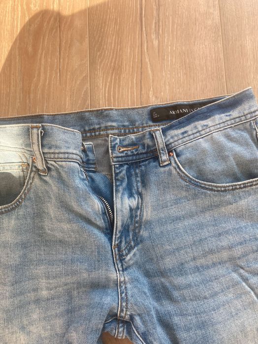 Продавам дънки Armani Exchange (AX) Цвят: светло син Размер: 31 (slim fit)