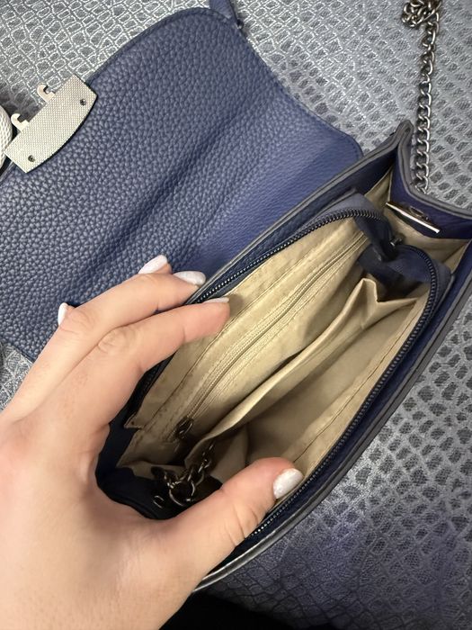 Дамска тъмносиня чанта