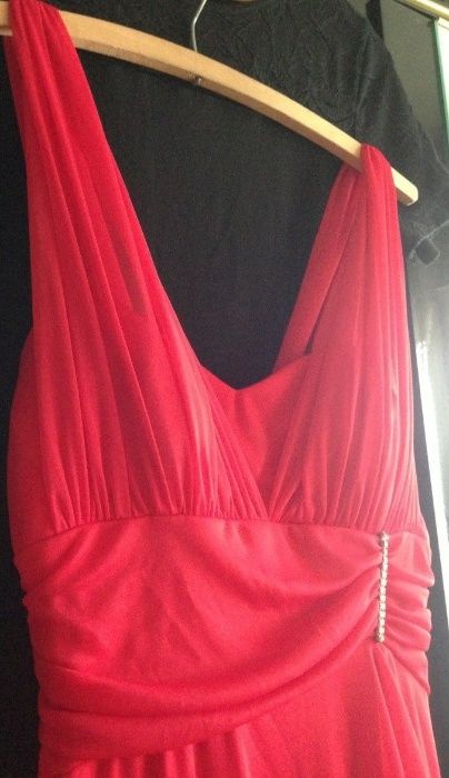 Червена официална рокля