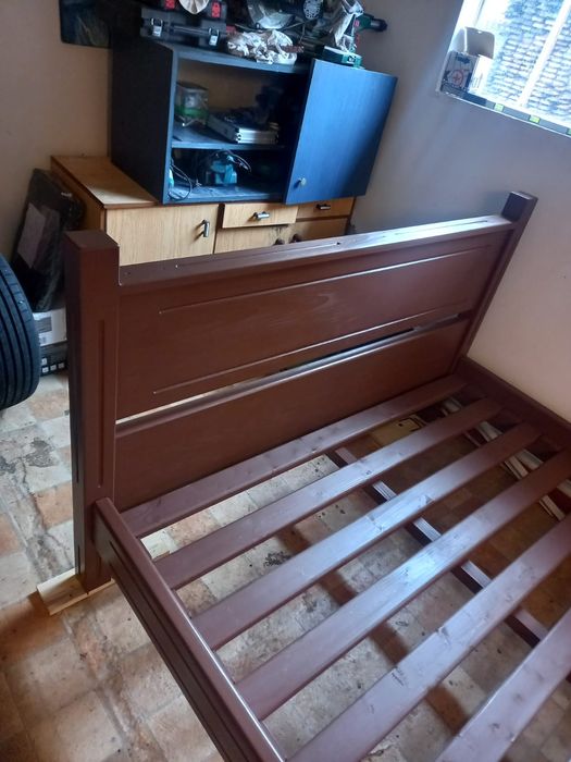 Mobilier din lemn masiv