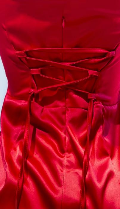 Вечернее атласное платье