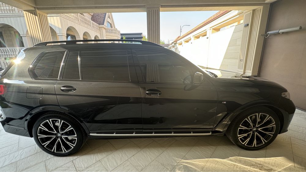 BMW X7 50i 4.4 литра