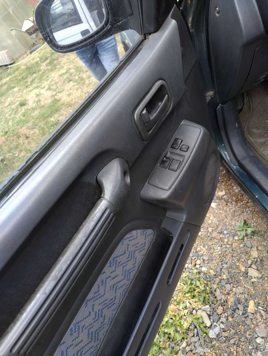 Продавам Toyota RAV4