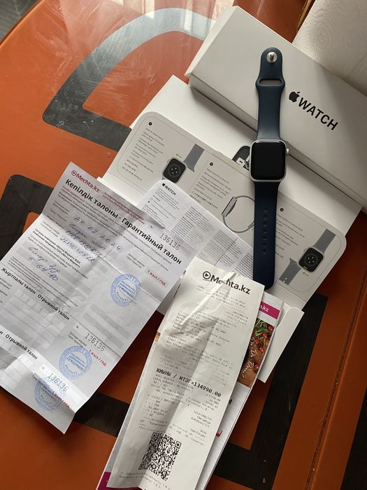 Apple wath SE gen 2 40 mm почти новые