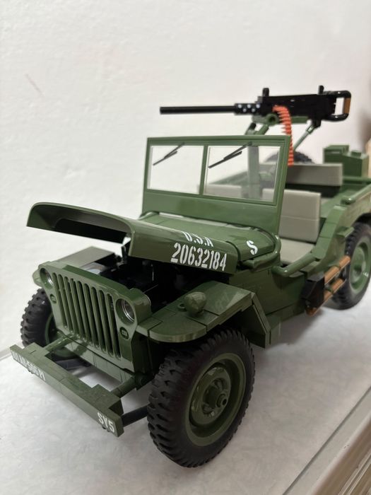 Jeep Lego cu mitraliera