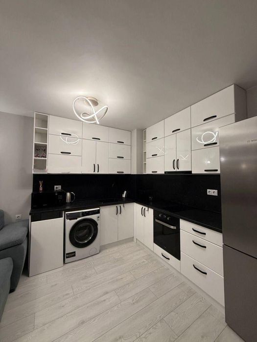 Дава се под наем Двустаен апартамент в София, Левски В - 65 кв.м за 611.49 € - Снимка #2