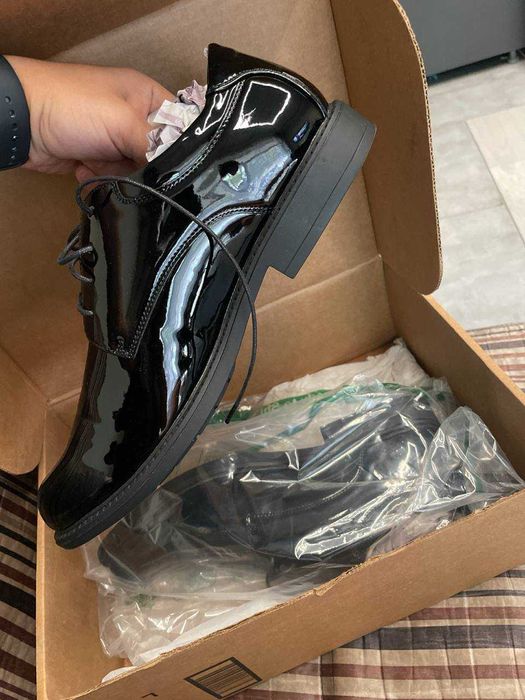 Лаковые отличные туфли Оксфорды на большую ногу