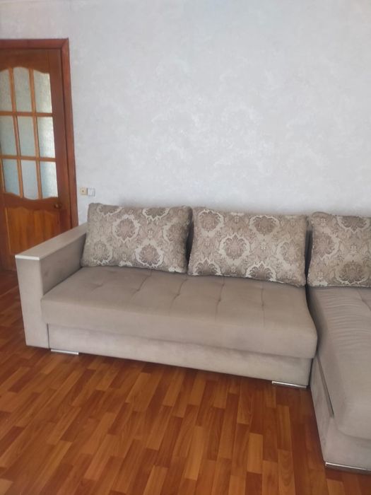 Продам диван бежевый длина 280