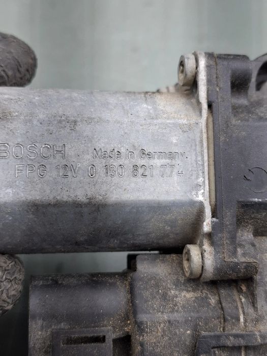 Motoras macara geam fata dreapta 0 130 821 774 Audi A6 1999