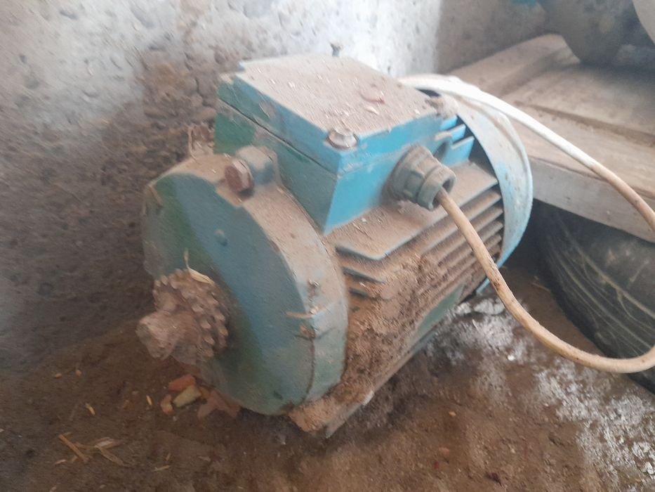 Mator va reduktor sotiladi