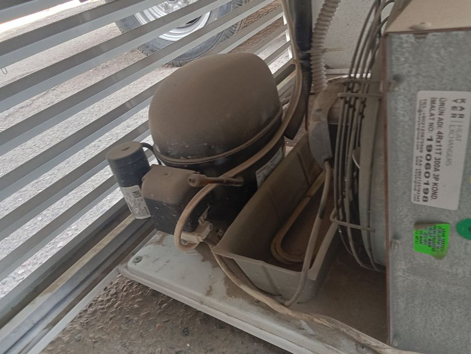 Витрины холодильник рабочая продается.