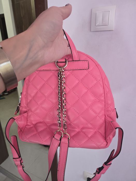 Чанта и раница Guess