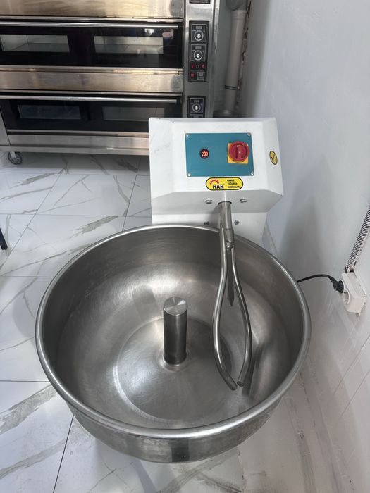 Профессионалный тестомес