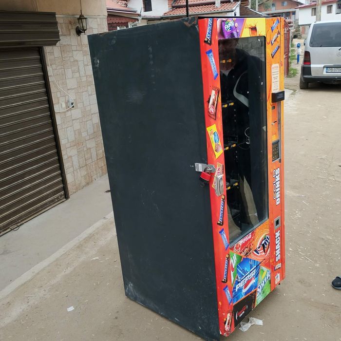 Вендинг машина цяла за части