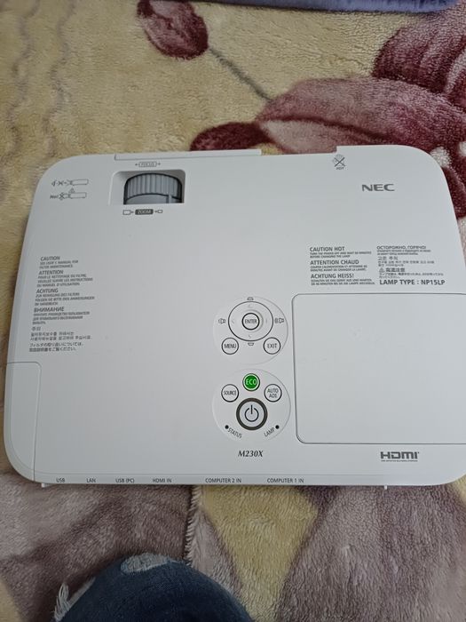 vînd videoproiector