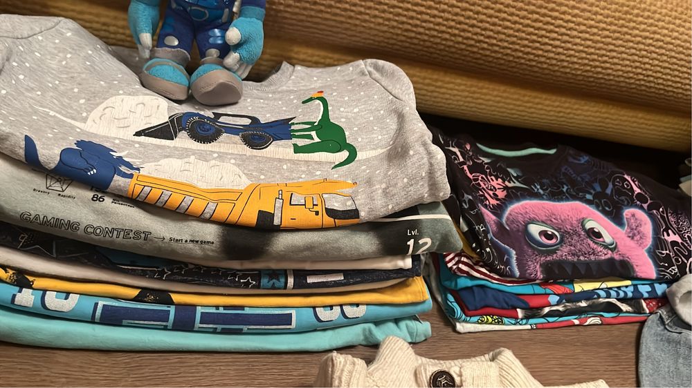 Отдам вещи за 10000 тг