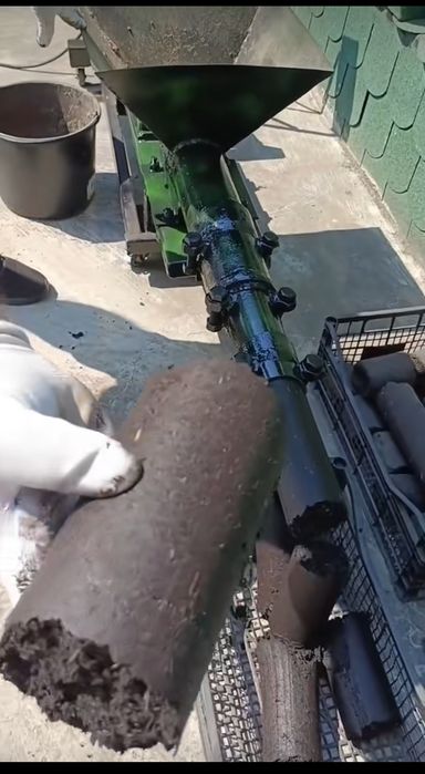 Șnec și Presă de brichetat rumeguș cu praf de cărbune