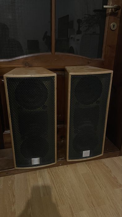 Pereche difuzoare medii-inalte, bass usor