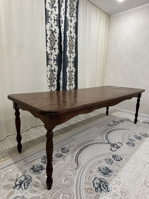 Продам стол гостиный