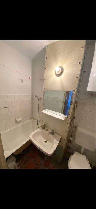 Vand apartament cu o camera Uta central