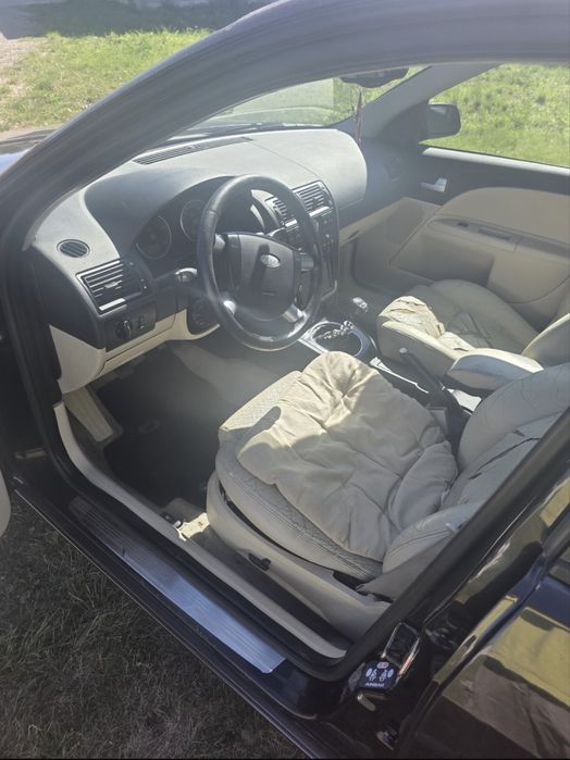 Ford mondeo………..