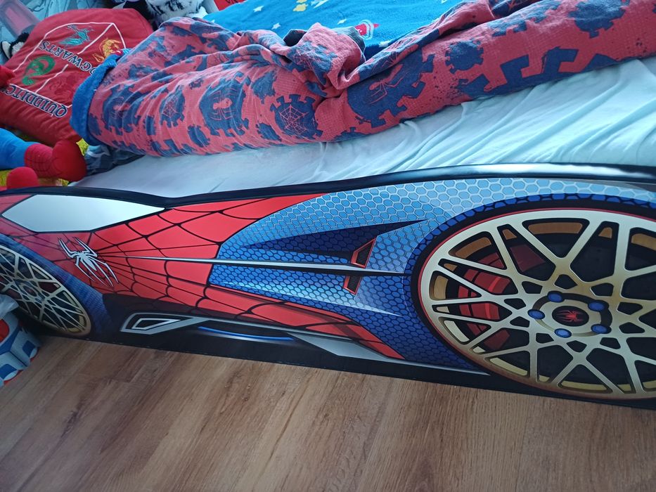 Vând pat spiderman