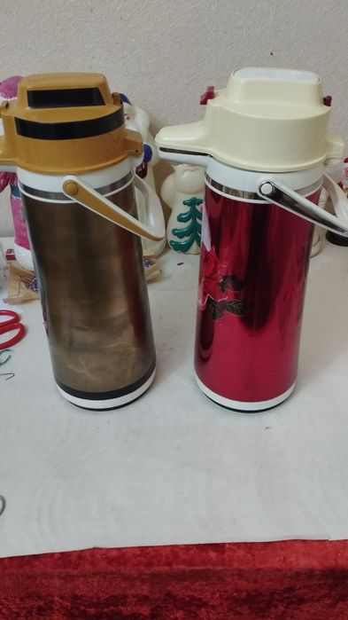 Термос на 3. 2 литра продам.