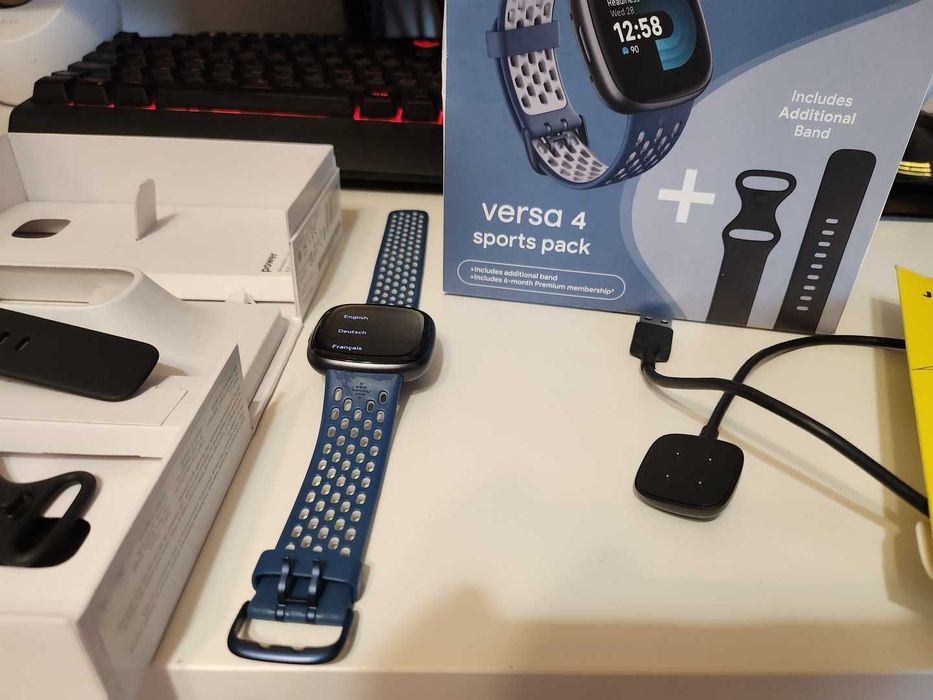 Fitbit Versa 4 с кутия, гаранция и 2 каишки