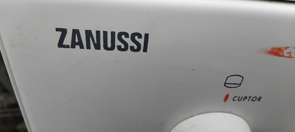 Vînd aragaz Zanussi / cuptor la gas
