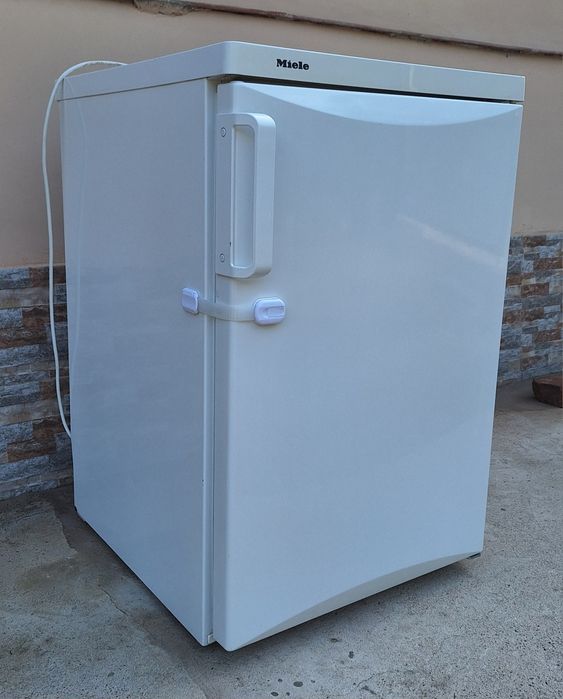 Хладилник с камера Miele
