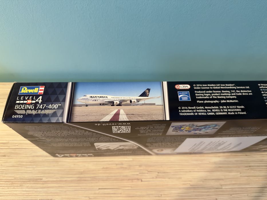 Machetă Revell avion Boeing 747-400 Iron Maiden ED FORCE ONE 1:144