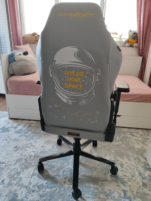 Dxracer give me some space кресло
