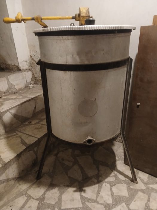 Центрофуга за мед