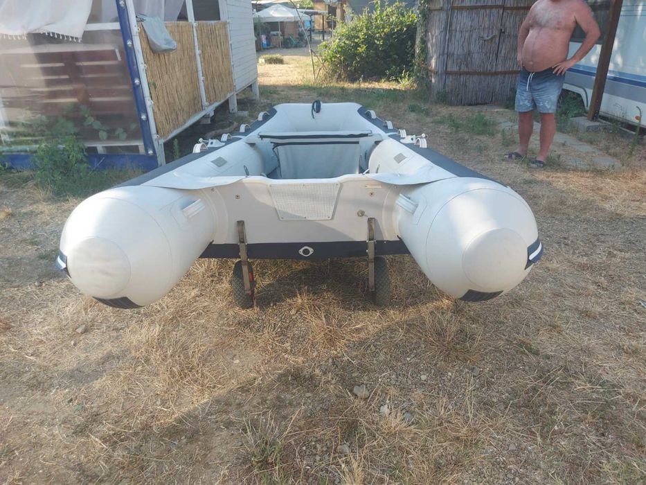 Надуваема Лодка с мотор и тента