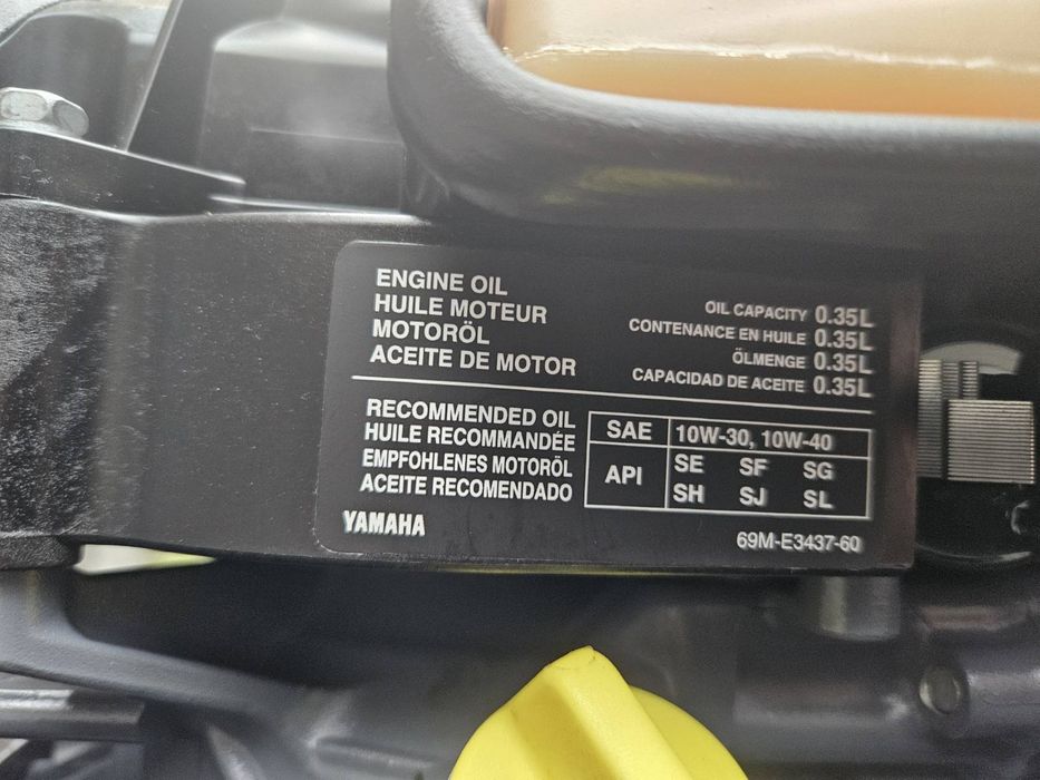 Yamaha F2.5a  с вграден резервоар