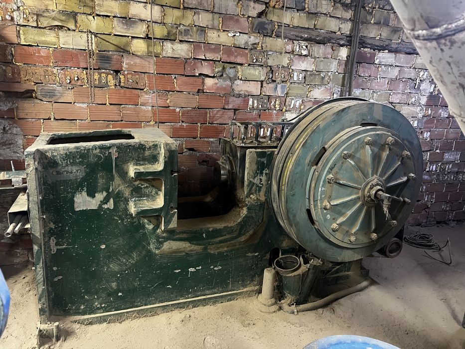 Преса за еко брикети