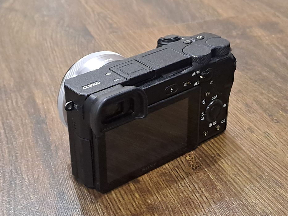 Продам Sony 6500 16mm f/2.8