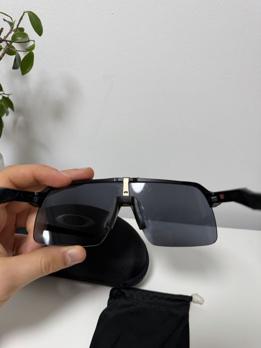 Oakley sutro lite
