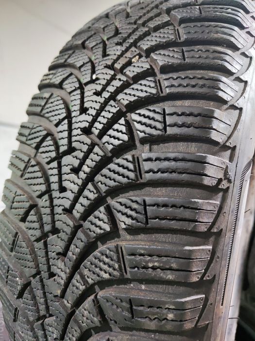 4 бр зимни 205/60/16 Goodyear