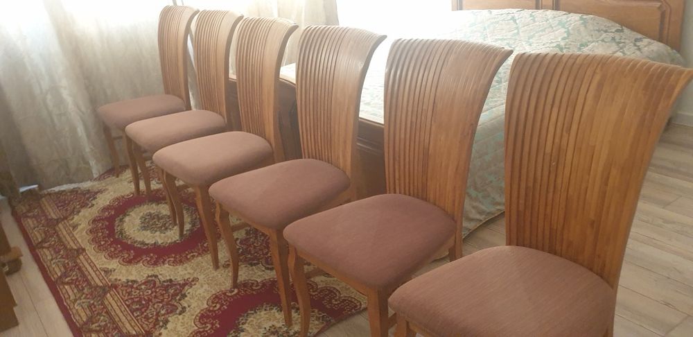 Обеденный стол и 6 стульев