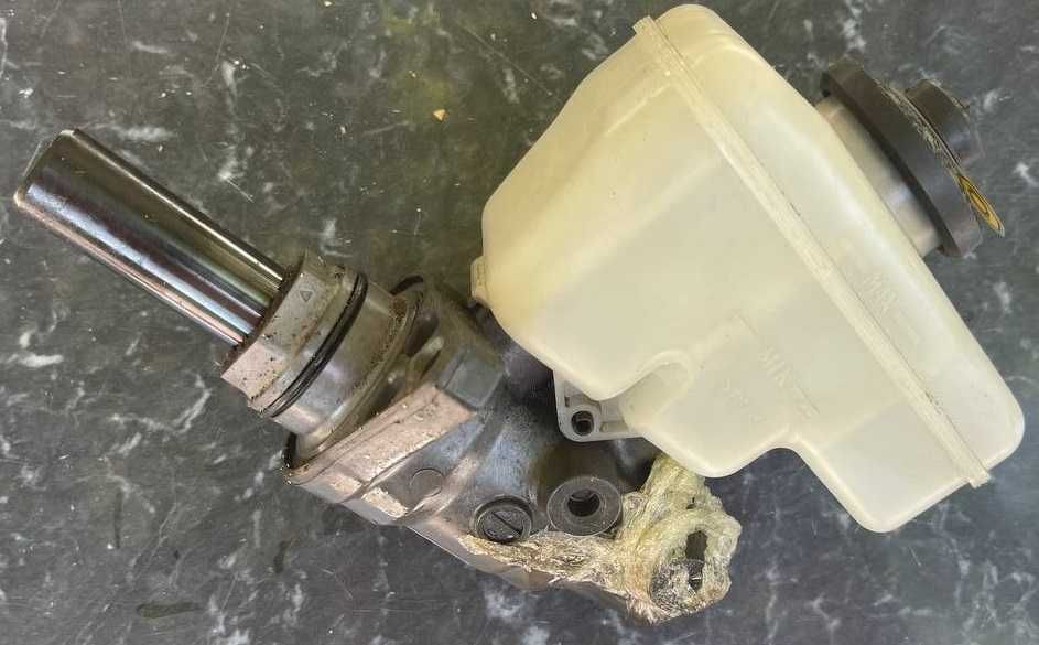 главный тормозной цилиндр тойота камри / лексус toyota camry / lexus