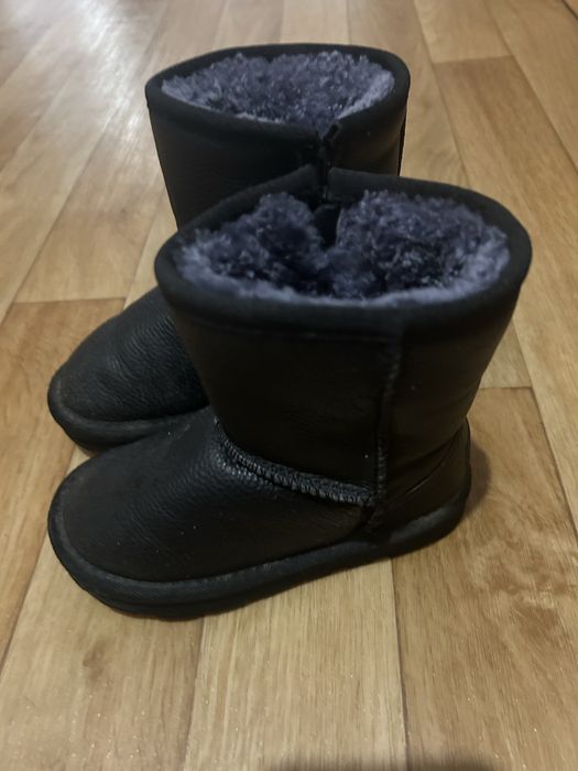 Продам детские угги