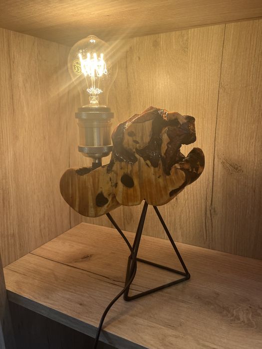 Настолна лампа.