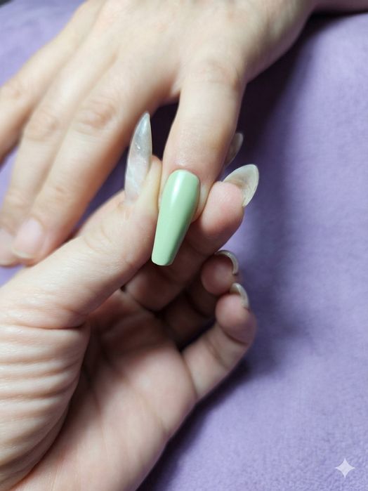 Нужны модели на гель покрытия.