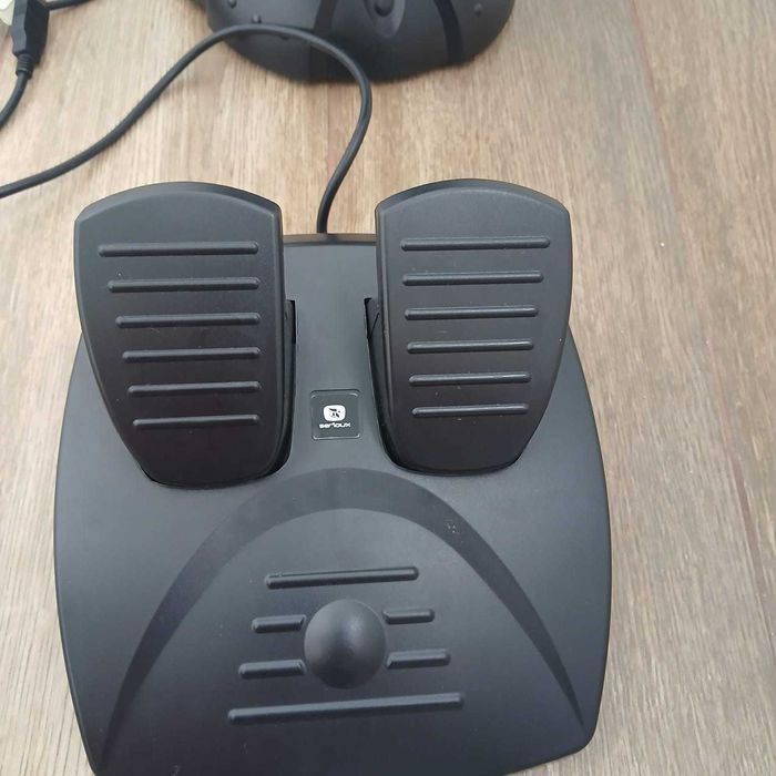 Volan Gaming Serioux SRXW-02V cu Pedale, USB, Funcțional