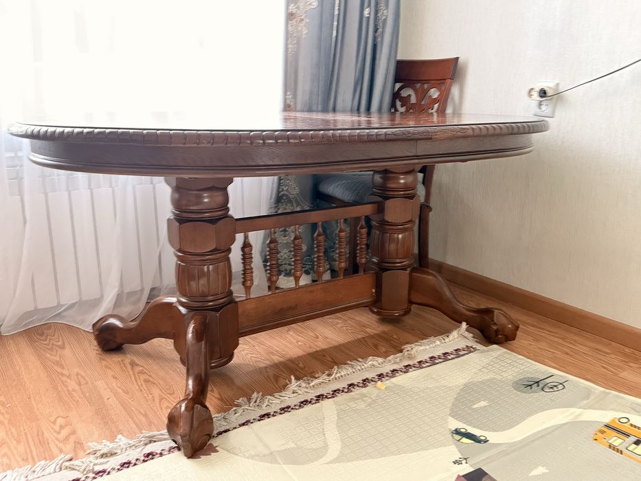 Продам стол и 6 стульев