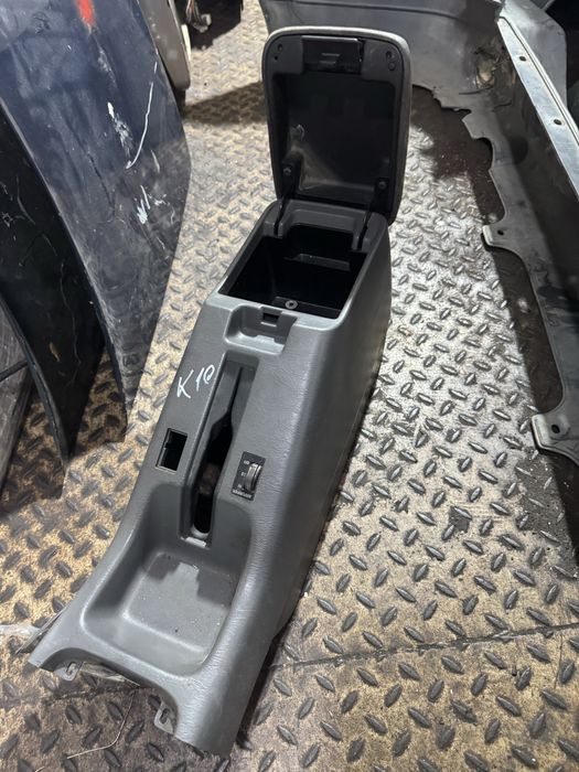 Камри 10,15 подлокотник б/у оригинал