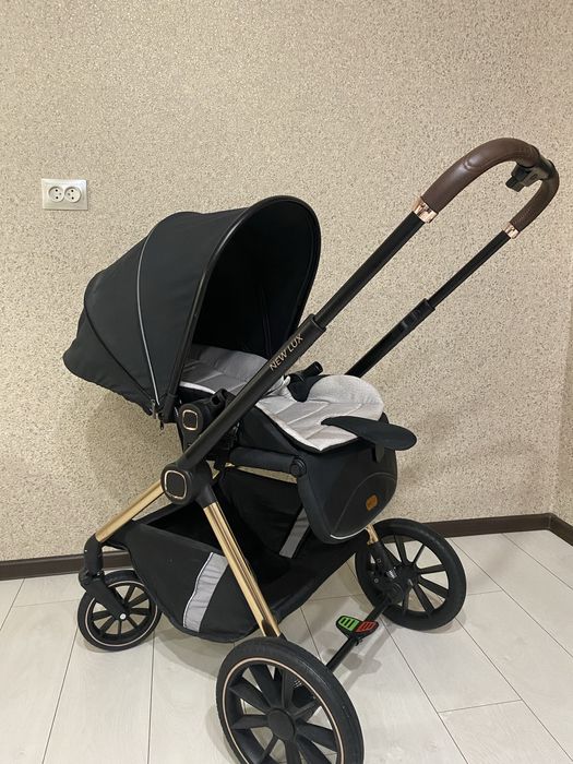 Продам коляску новую